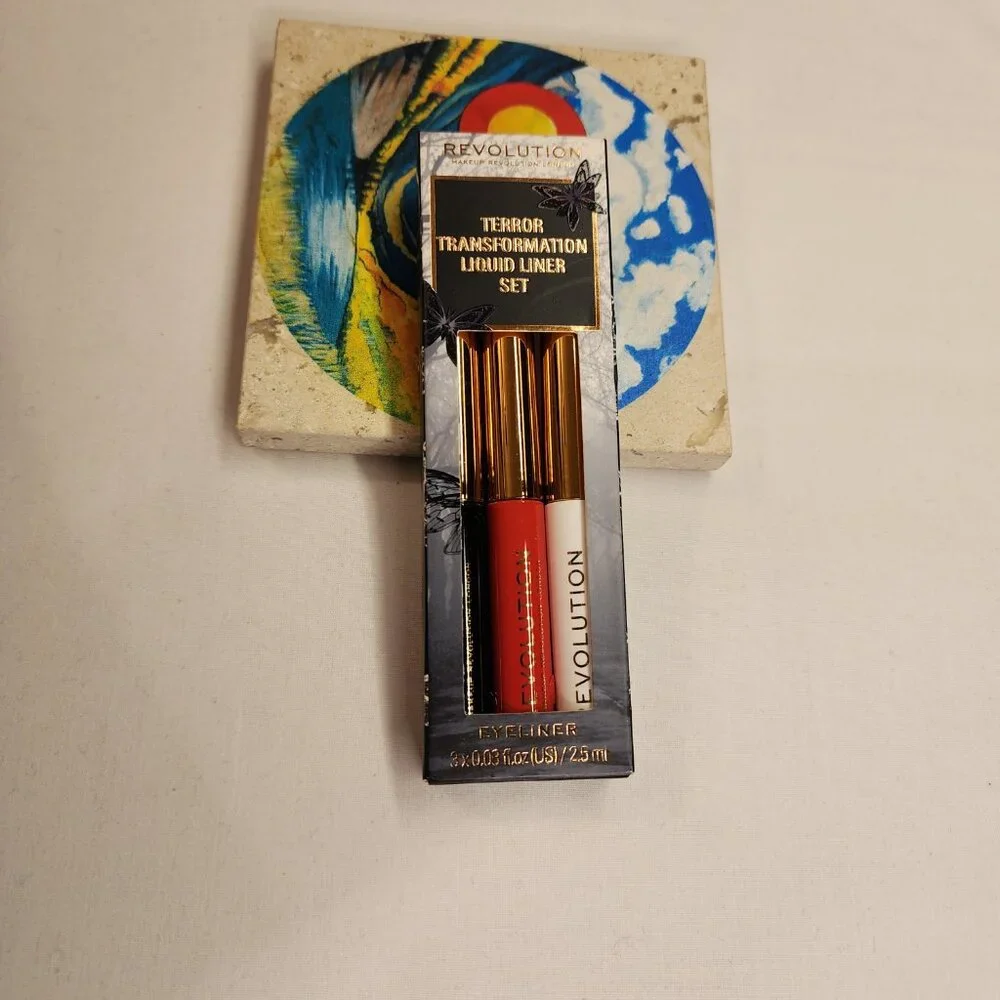 MAKEUP REVOLUTION Revolution Terror Transformation Liquid Liner Set